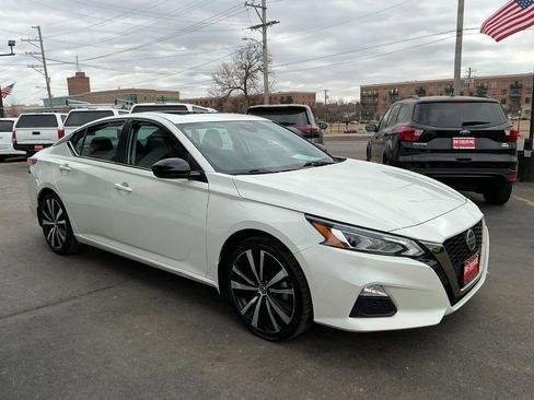 Used 2021 Nissan Altima 2.5 SR w/ SR Premium Package image 3