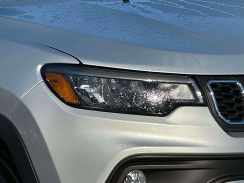 Used 2024 Jeep Compass Latitude image 8