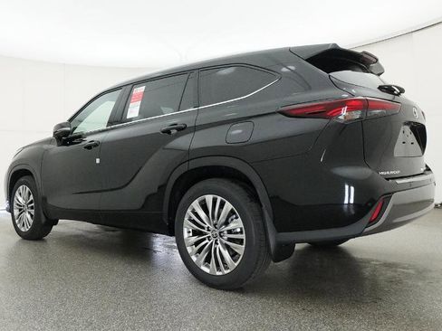 New 2026 Toyota Highlander Platinum image 28