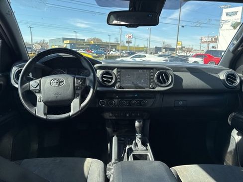 Used 2021 Toyota Tacoma TRD Off-Road w/ Technology Package image 12