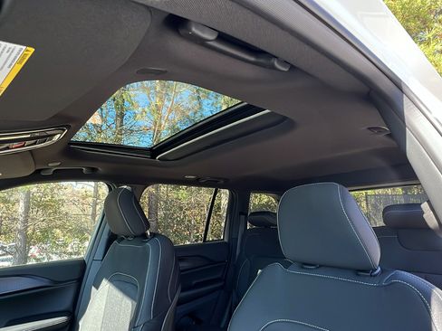 New 2025 Jeep Grand Cherokee 4WD image 19