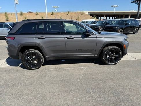 New 2025 Jeep Grand Cherokee Altitude image 7
