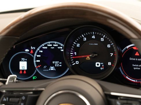 Certified 2023 Porsche Panamera 4 Platinum Edition image 30