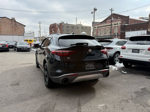 Used 2022 Alfa Romeo Stelvio Ti image 4