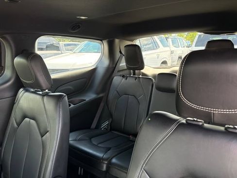 Used 2025 Chrysler Pacifica Select FWD image 20