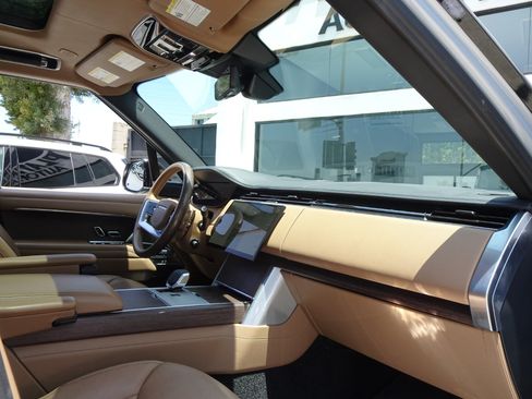 Used 2024 Land Rover Range Rover Long Wheelbase Autobiography AWD/4WD image 22