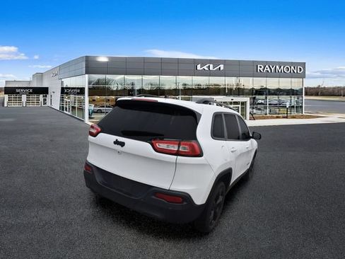 Used 2018 Jeep Cherokee Limited w/ High Altitude Package FWD image 3