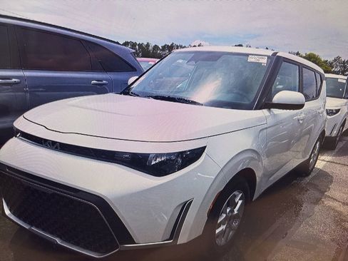 Used 2025 Kia Soul LX w/ LX Technology Package image 17