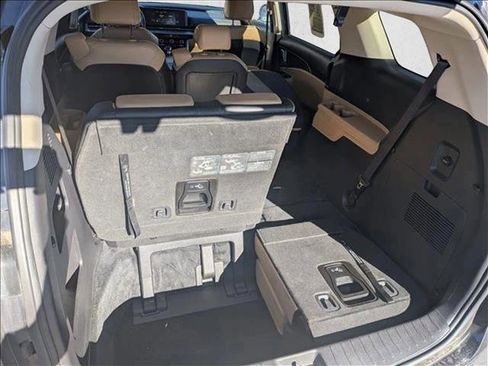 Used 2024 Kia Carnival LX image 20