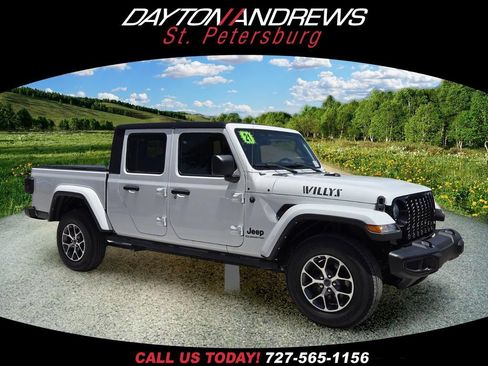 Used 2021 Jeep Gladiator Overland AWD/4WD image 1