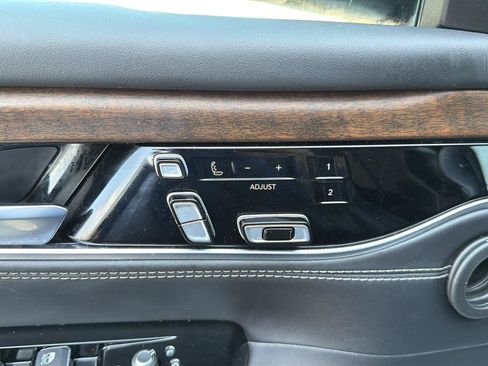 Used 2023 Jeep Grand Wagoneer Series II AWD/4WD image 10