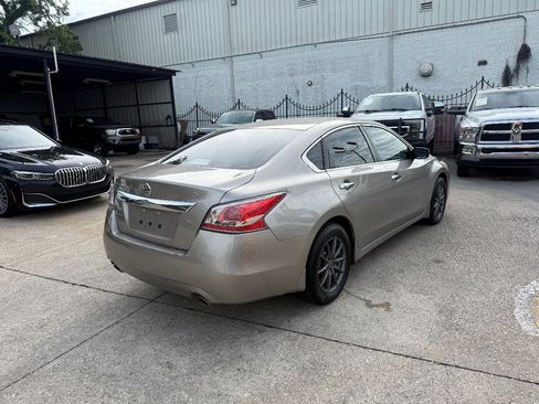 Used 2015 Nissan Altima 2.5 S w/ Power Driver Seat Package FWD image 4