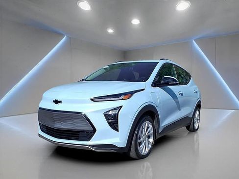 Used 2022 Chevrolet Bolt EUV LT w/ Comfort Package image 1