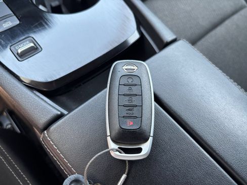 Used 2025 Nissan Rogue SV FWD image 22