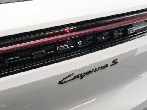 Certified 2026 Porsche Cayenne S w/ Premium Package Plus AWD/4WD image 33