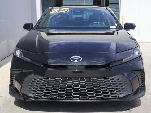 Used 2025 Toyota Camry SE FWD image 5