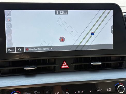 Used 2025 Kia Sportage EX w/ Premium Package image 24