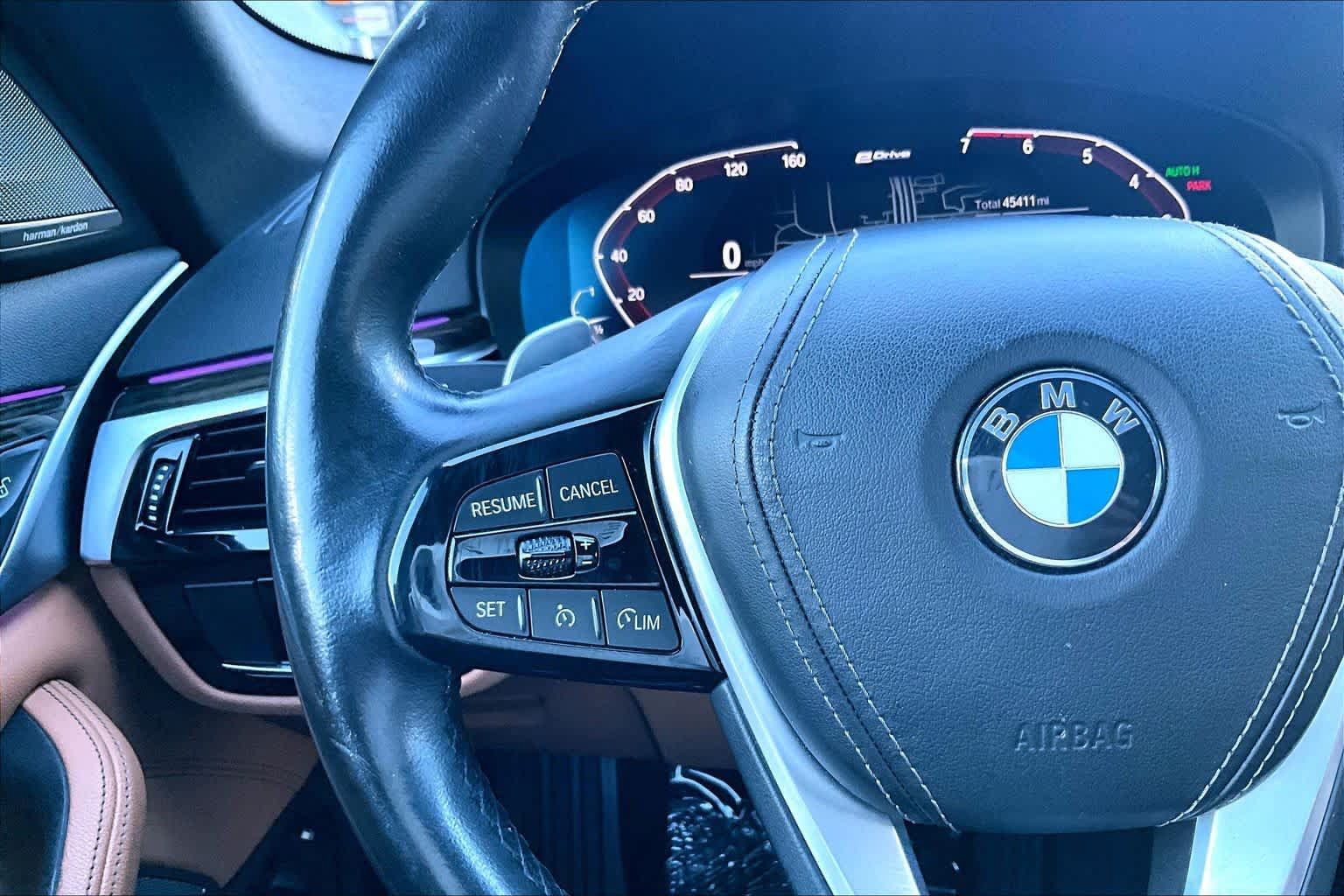 Used 2021 BMW 530e w/ Premium Package RWD image 24