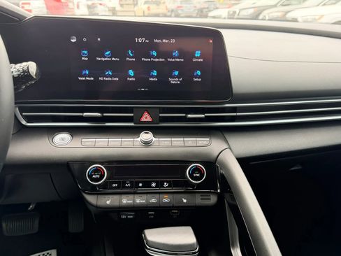 Used 2022 Hyundai Elantra Limited image 22