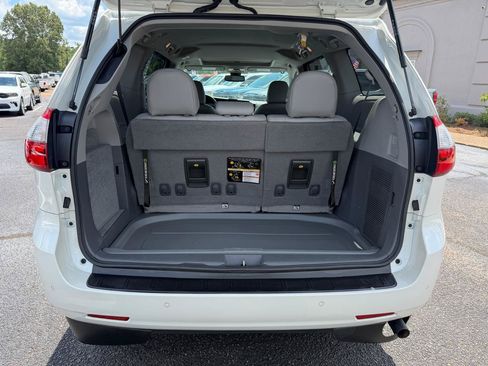 Used 2020 Toyota Sienna XLE w/ XLE Navigation Package FWD image 11