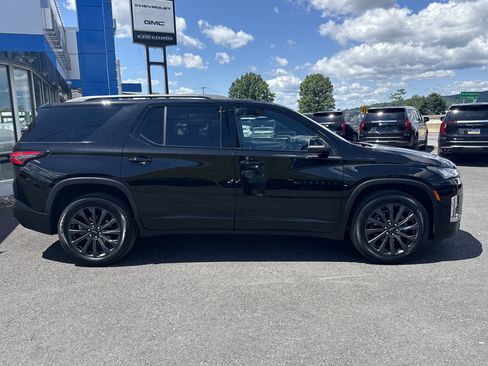 Used 2023 Chevrolet Traverse RS AWD/4WD image 2