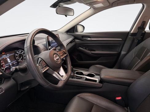 Used 2024 Nissan Altima 2.5 SR FWD image 9