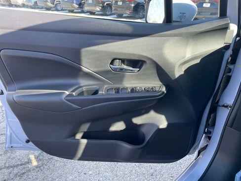 Used 2025 Nissan Versa SV image 18