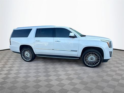 Used 2020 Cadillac Escalade ESV Luxury image 5