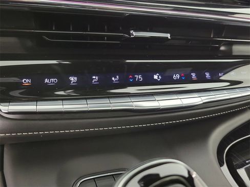 Certified 2024 Cadillac Escalade V w/ Heavy-Duty Trailer Package image 29