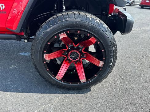 Used 2018 Jeep Wrangler Unlimited Sahara image 11