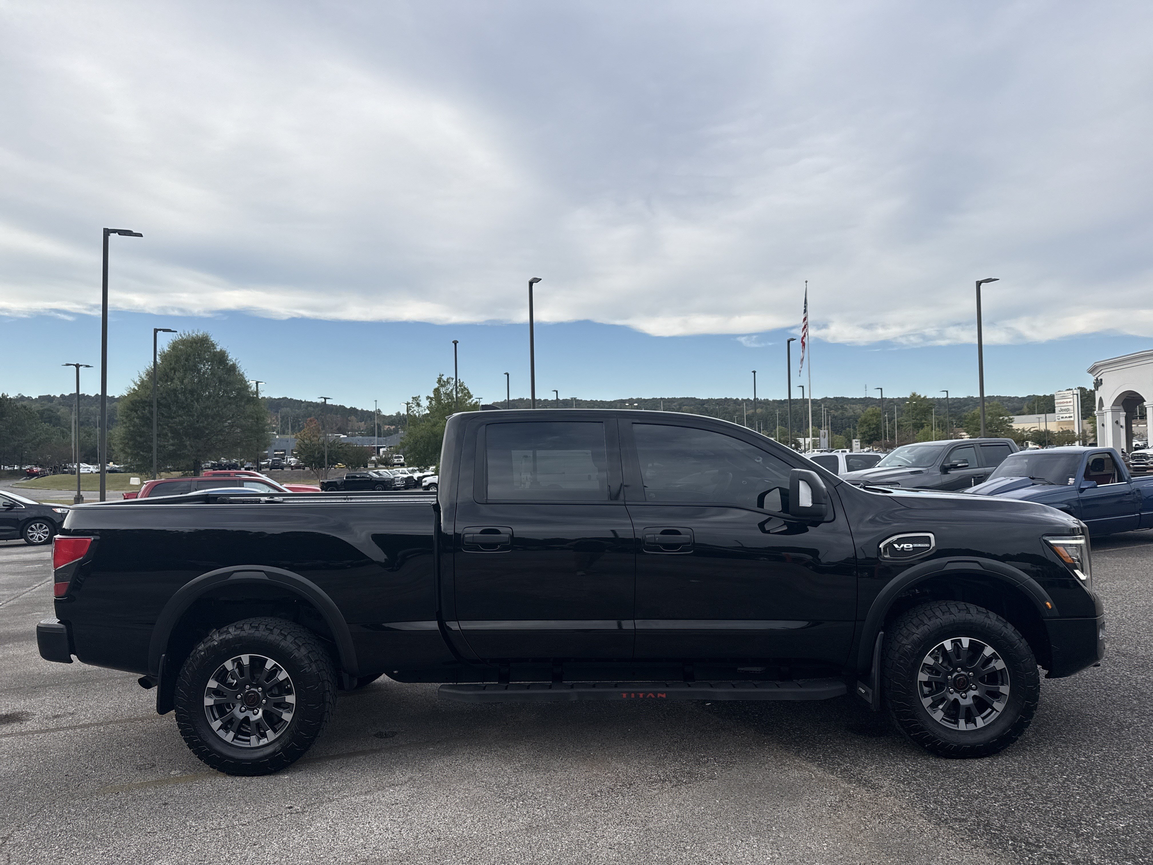 Used 2023 Nissan Titan PRO-4X AWD/4WD image 8