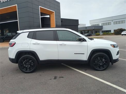 New 2026 Jeep Compass Latitude image 3