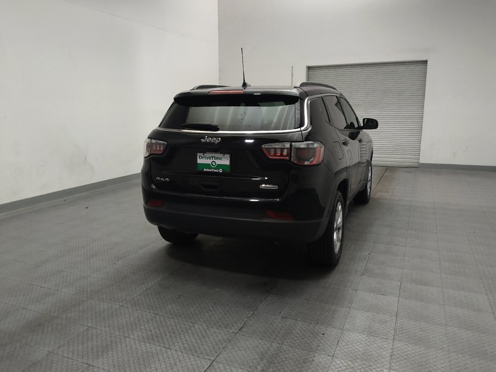 Used 2025 Jeep Compass Latitude w/ Sun & Sound Group AWD/4WD image 7