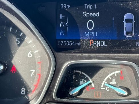 Used 2016 Ford Focus SE w/ SE Power Seat Package image 36