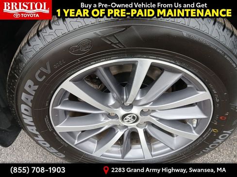 Used 2017 Toyota Highlander XLE w/ Carpet Mat Package image 13