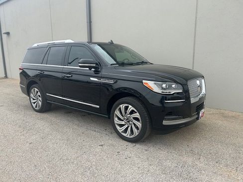 Used 2023 Lincoln Navigator Reserve RWD image 3