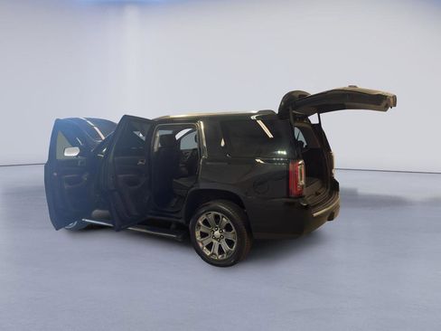 Used 2015 GMC Yukon Denali w/ Premium Package AWD/4WD image 10