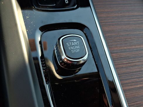 Certified 2023 Volvo XC60 B5 Plus w/ Climate Package image 23