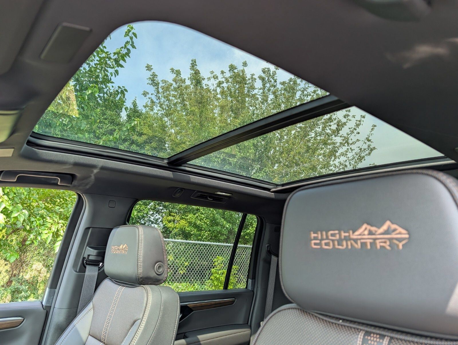 New 2026 Chevrolet Suburban High Country w/ Sun And Tow Package AWD/4WD image 6