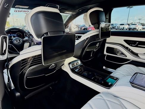 Certified 2023 Mercedes-Benz Maybach S 680 4MATIC image 33