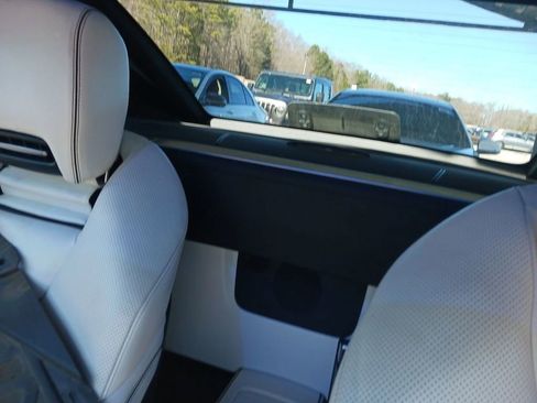 Used 2017 Mercedes-Benz SL 550 image 9