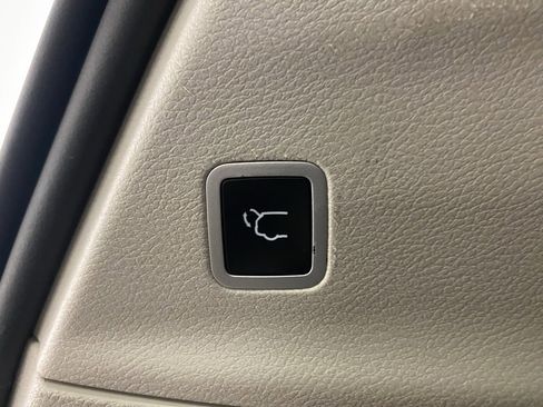 Used 2022 Chrysler Pacifica Touring-L image 12