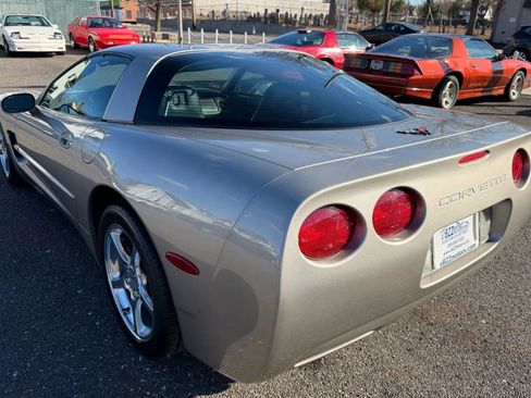 Used 2001 Chevrolet Corvette Coupe w/ Preferred Equipment Group1 image 8