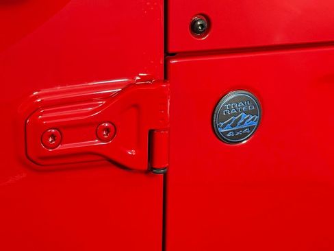 Used 2024 Jeep Wrangler Unlimited image 12