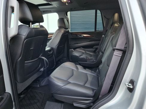 Used 2017 Cadillac Escalade Luxury image 16