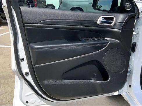 Used 2020 Jeep Grand Cherokee Altitude image 20