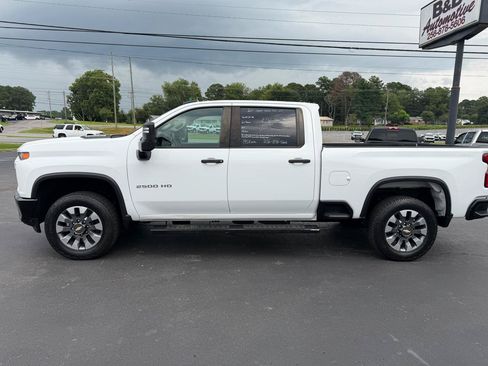 Used 2021 Chevrolet Silverado 2500 Custom w/ Custom Value Package AWD/4WD image 9
