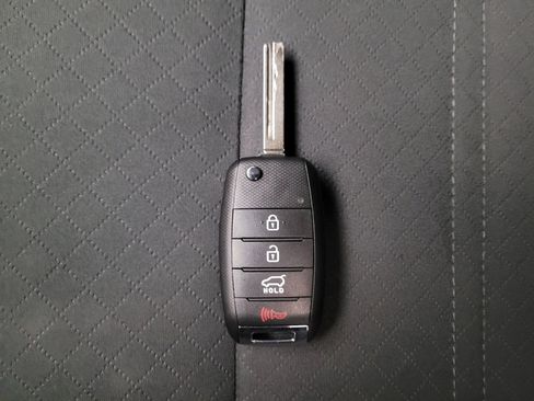 Used 2020 Kia Sorento FWD V6 image 32