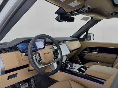 New 2026 Land Rover Range Rover Long Wheelbase SE image 9