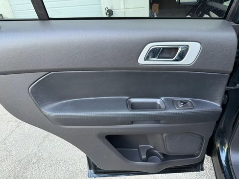 Used 2014 Ford Explorer XLT AWD/4WD image 22